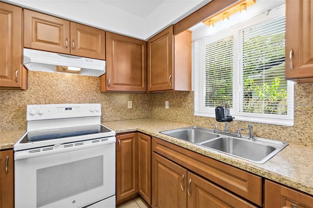 For Rent: $1,500 (2 beds, 1 baths, 900 Square Feet)