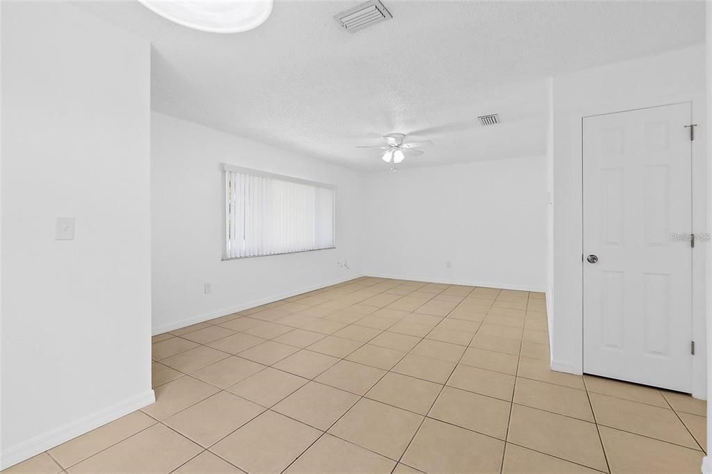 For Rent: $1,500 (2 beds, 1 baths, 900 Square Feet)