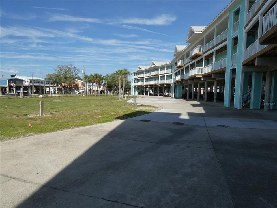 For Sale: $285,000 (2 beds, 2 baths, 1161 Square Feet)