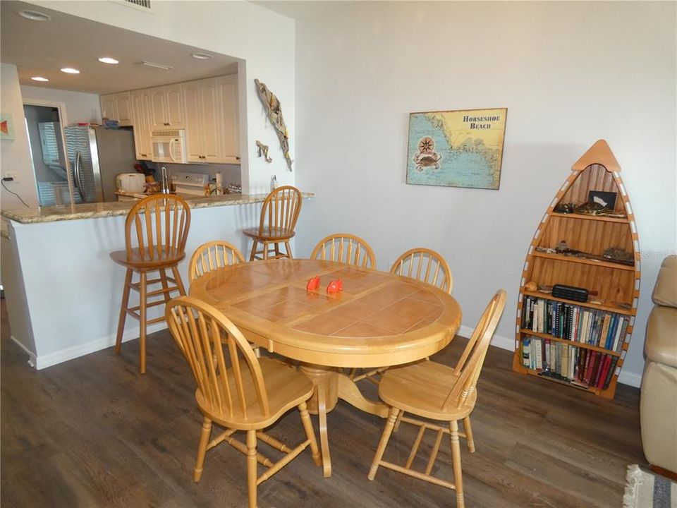 На продажу: $285,000 (2 спален, 2 ванн, 1161 Квадратных фут)