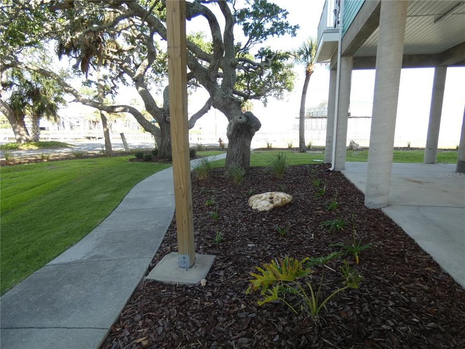 For Sale: $285,000 (2 beds, 2 baths, 1161 Square Feet)