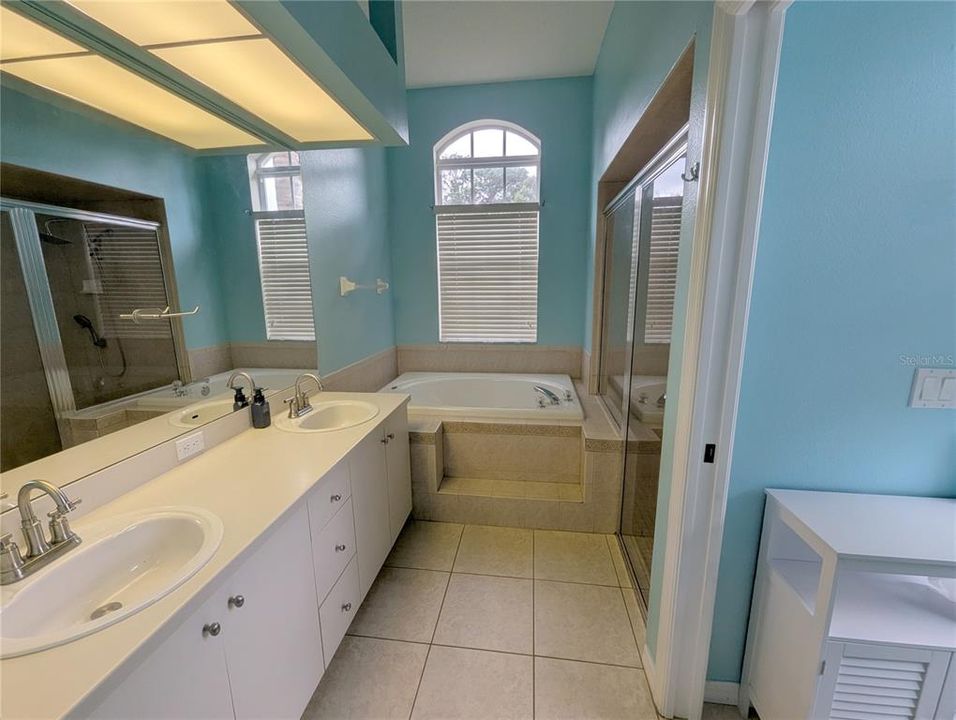 For Sale: $415,000 (4 beds, 3 baths, 2482 Square Feet)