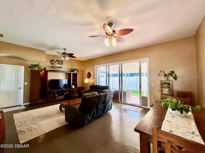 Activo con contrato: $499,900 (3 camas, 2 baños, 1631 Pies cuadrados)
