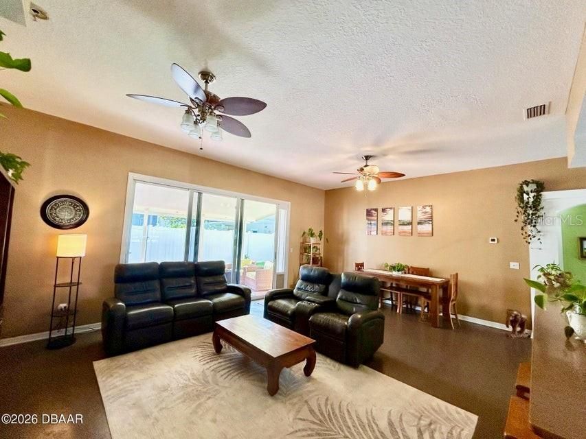 Activo con contrato: $499,900 (3 camas, 2 baños, 1631 Pies cuadrados)