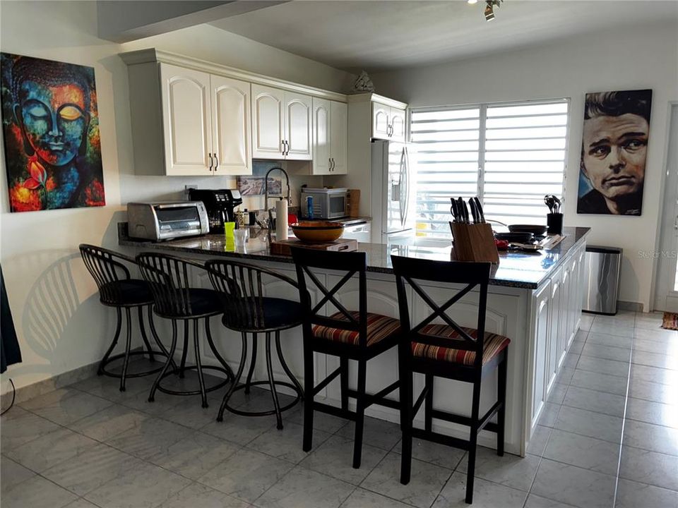 En Venta: $910,000 (3 camas, 2 baños, 3050 Pies cuadrados)