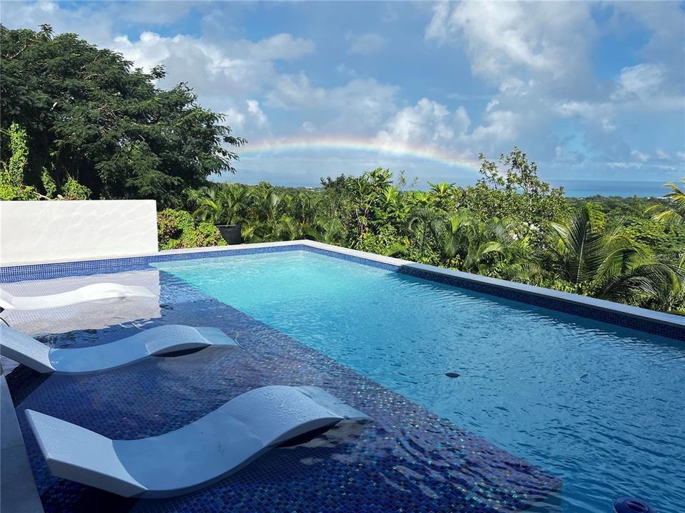 En Venta: $910,000 (3 camas, 2 baños, 3050 Pies cuadrados)