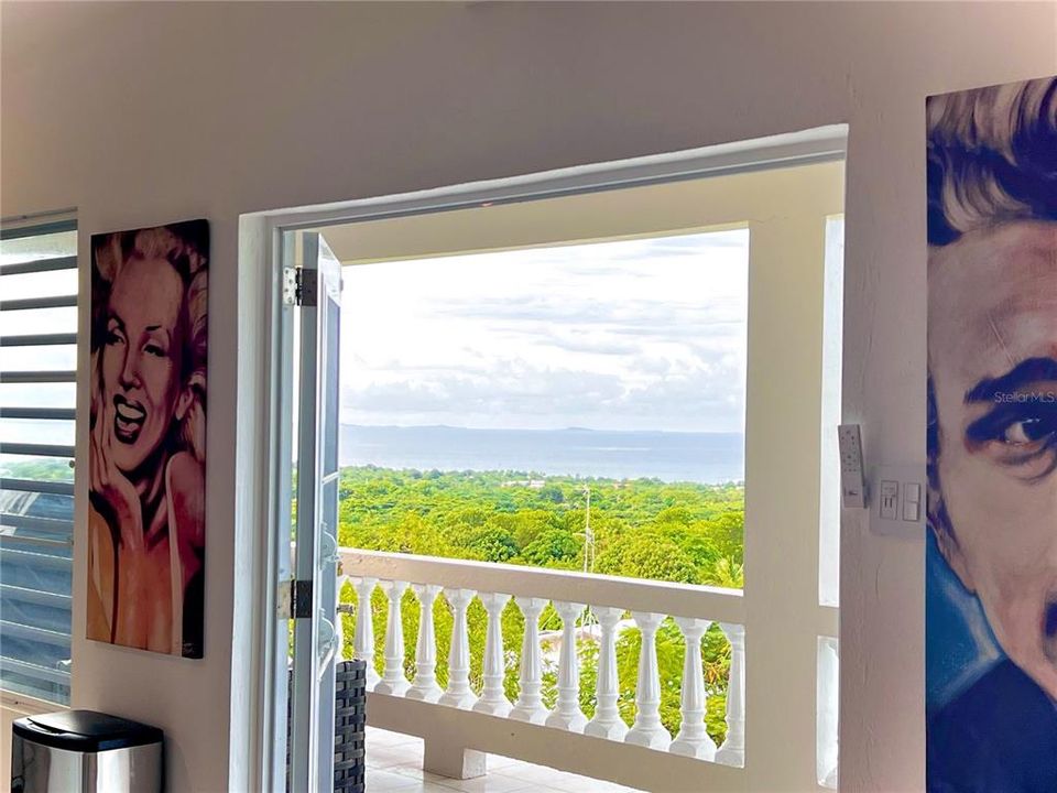 En Venta: $910,000 (3 camas, 2 baños, 3050 Pies cuadrados)