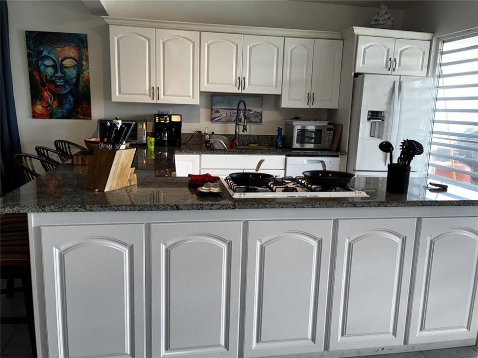 En Venta: $910,000 (3 camas, 2 baños, 3050 Pies cuadrados)