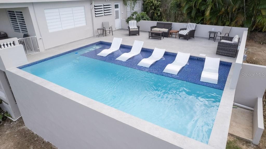 En Venta: $910,000 (3 camas, 2 baños, 3050 Pies cuadrados)