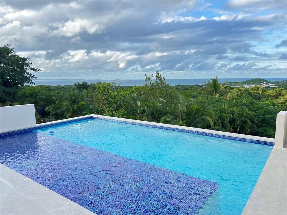 En Venta: $910,000 (3 camas, 2 baños, 3050 Pies cuadrados)