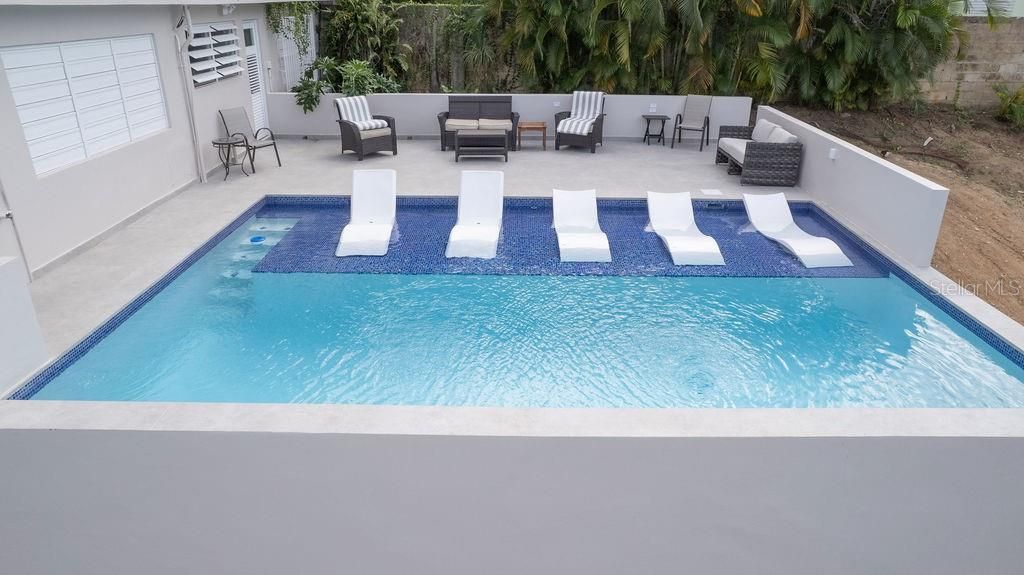 En Venta: $910,000 (3 camas, 2 baños, 3050 Pies cuadrados)