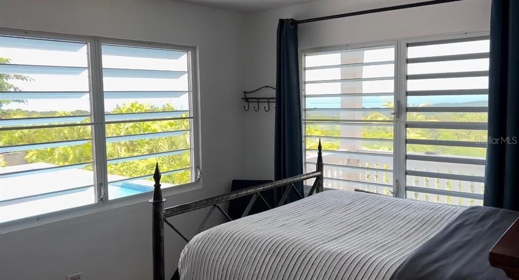 En Venta: $910,000 (3 camas, 2 baños, 3050 Pies cuadrados)