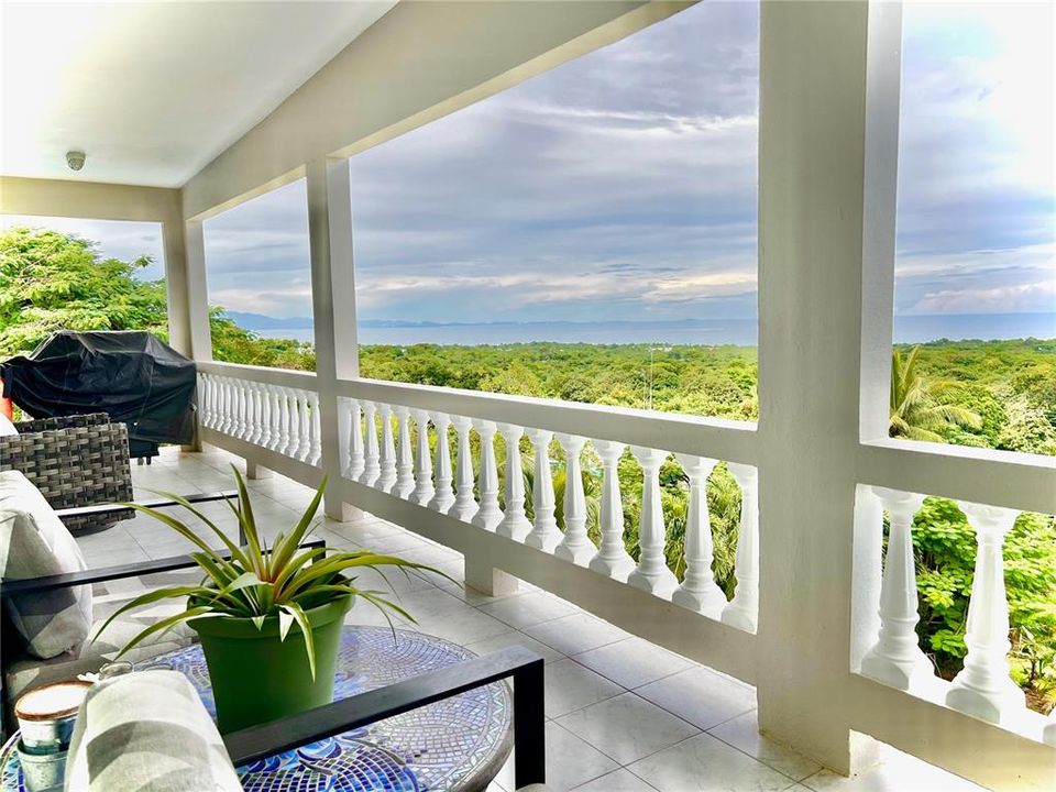 En Venta: $910,000 (3 camas, 2 baños, 3050 Pies cuadrados)