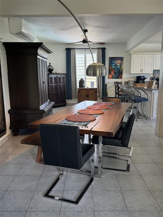 En Venta: $910,000 (3 camas, 2 baños, 3050 Pies cuadrados)