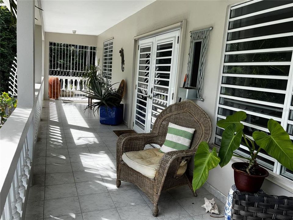 En Venta: $910,000 (3 camas, 2 baños, 3050 Pies cuadrados)