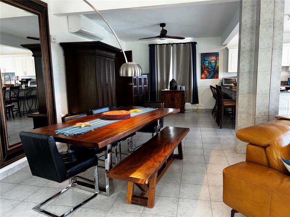 En Venta: $910,000 (3 camas, 2 baños, 3050 Pies cuadrados)