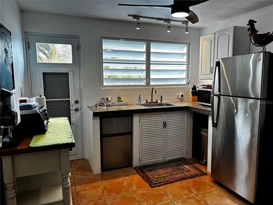En Venta: $910,000 (3 camas, 2 baños, 3050 Pies cuadrados)