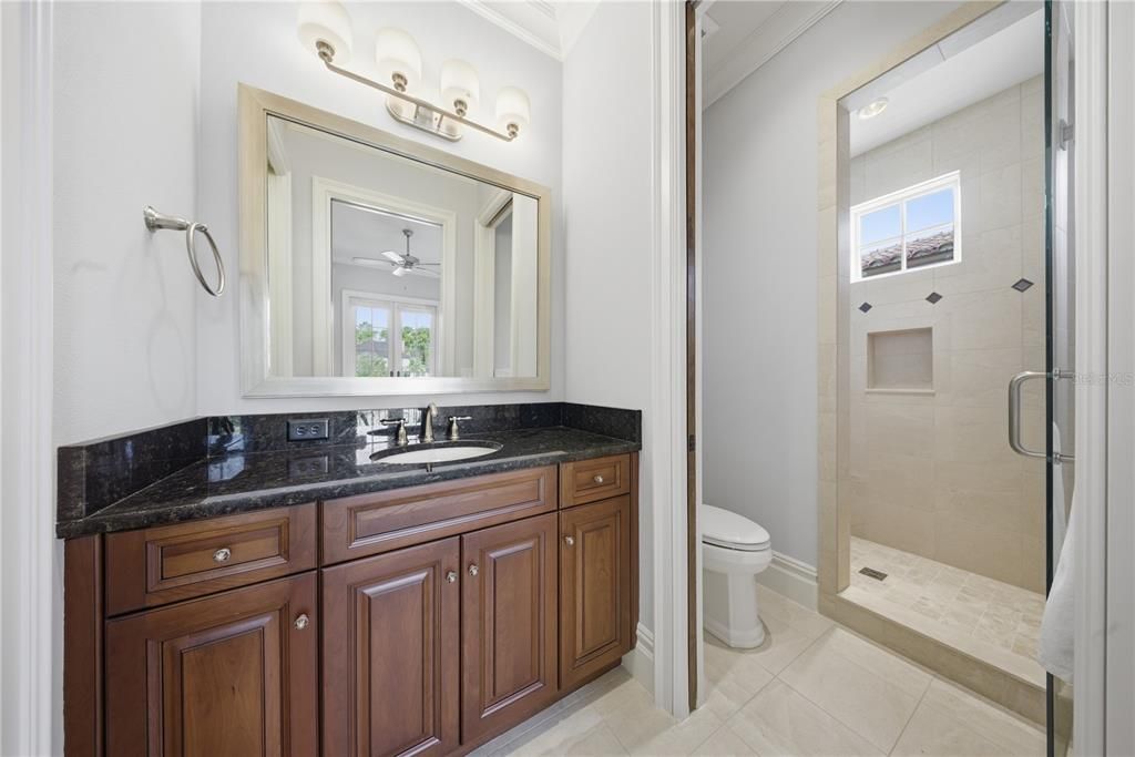 Activo con contrato: $7,495,000 (5 camas, 5 baños, 4649 Pies cuadrados)