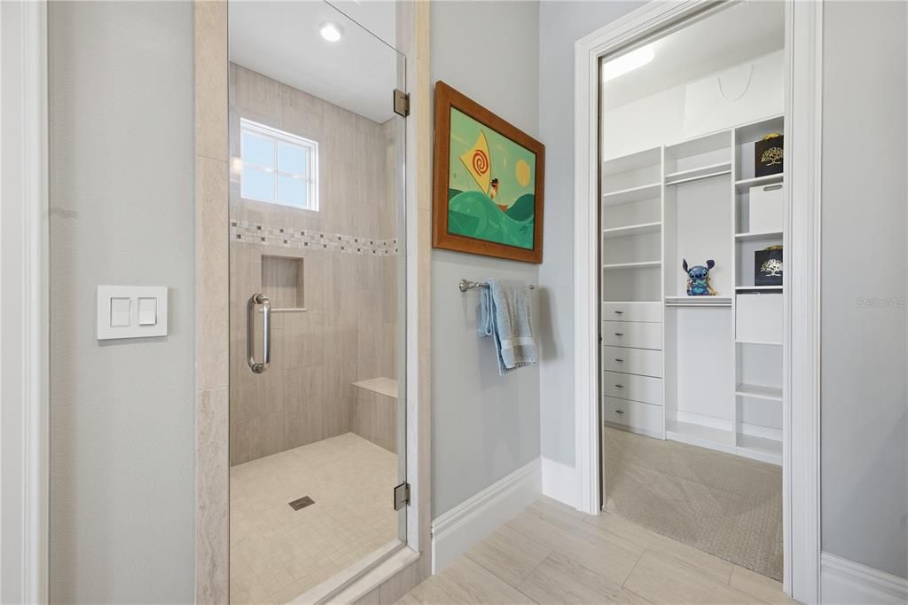 Activo con contrato: $7,495,000 (5 camas, 5 baños, 4649 Pies cuadrados)