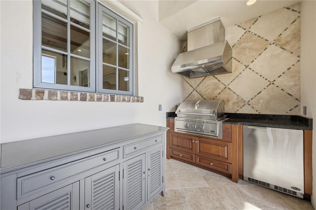Activo con contrato: $7,495,000 (5 camas, 5 baños, 4649 Pies cuadrados)