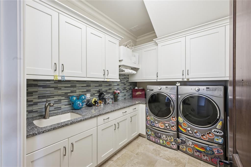 Activo con contrato: $7,495,000 (5 camas, 5 baños, 4649 Pies cuadrados)
