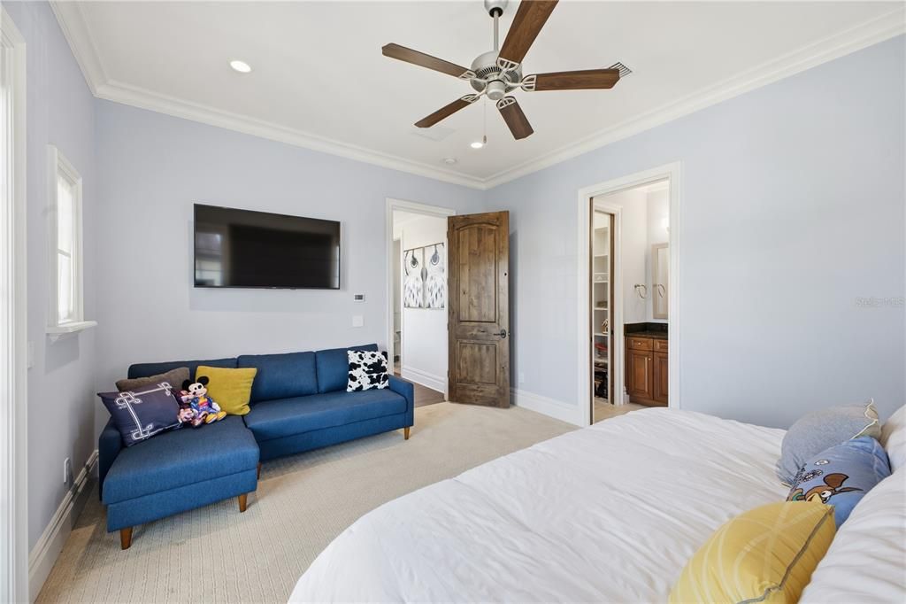 Activo con contrato: $7,495,000 (5 camas, 5 baños, 4649 Pies cuadrados)