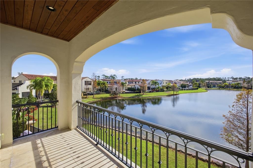 Activo con contrato: $7,495,000 (5 camas, 5 baños, 4649 Pies cuadrados)