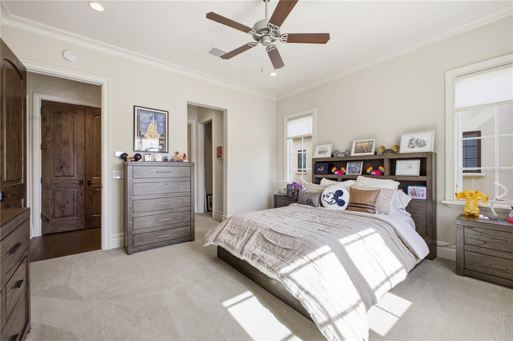 Activo con contrato: $7,495,000 (5 camas, 5 baños, 4649 Pies cuadrados)