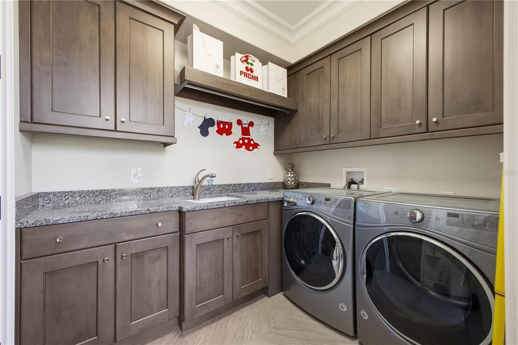 Activo con contrato: $7,495,000 (5 camas, 5 baños, 4649 Pies cuadrados)