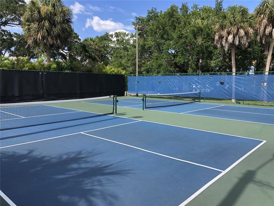 For Sale: $495,000 (2 beds, 1 baths, 1200 Square Feet)