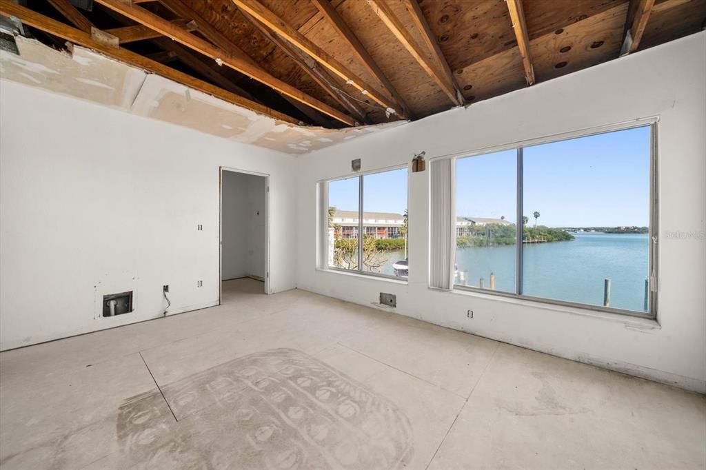 For Sale: $495,000 (2 beds, 1 baths, 1200 Square Feet)