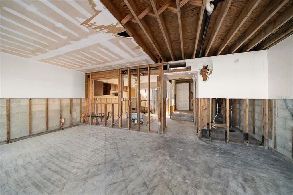 For Sale: $495,000 (2 beds, 1 baths, 1200 Square Feet)