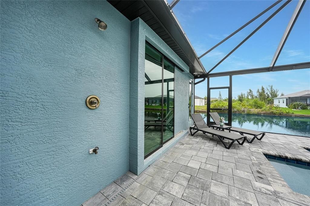 Под контрактом: $729,900 (3 спален, 2 ванн, 2124 Квадратных фут)