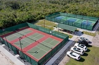 Под контрактом: $575,000 (3 спален, 2 ванн, 2025 Квадратных фут)