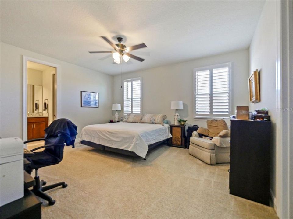 For Sale: $1,599,000 (6 beds, 5 baths, 5334 Square Feet)