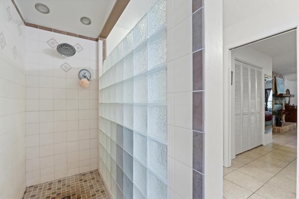 На продажу: $825,000 (2 спален, 2 ванн, 2400 Квадратных фут)