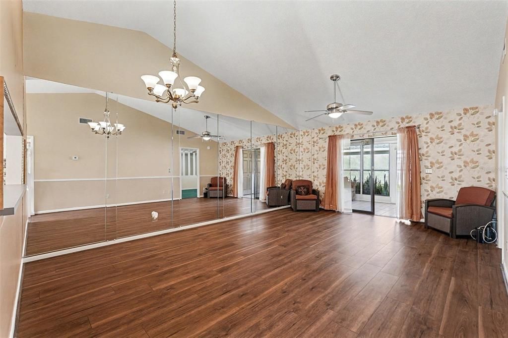 На продажу: $159,900 (2 спален, 2 ванн, 1094 Квадратных фут)