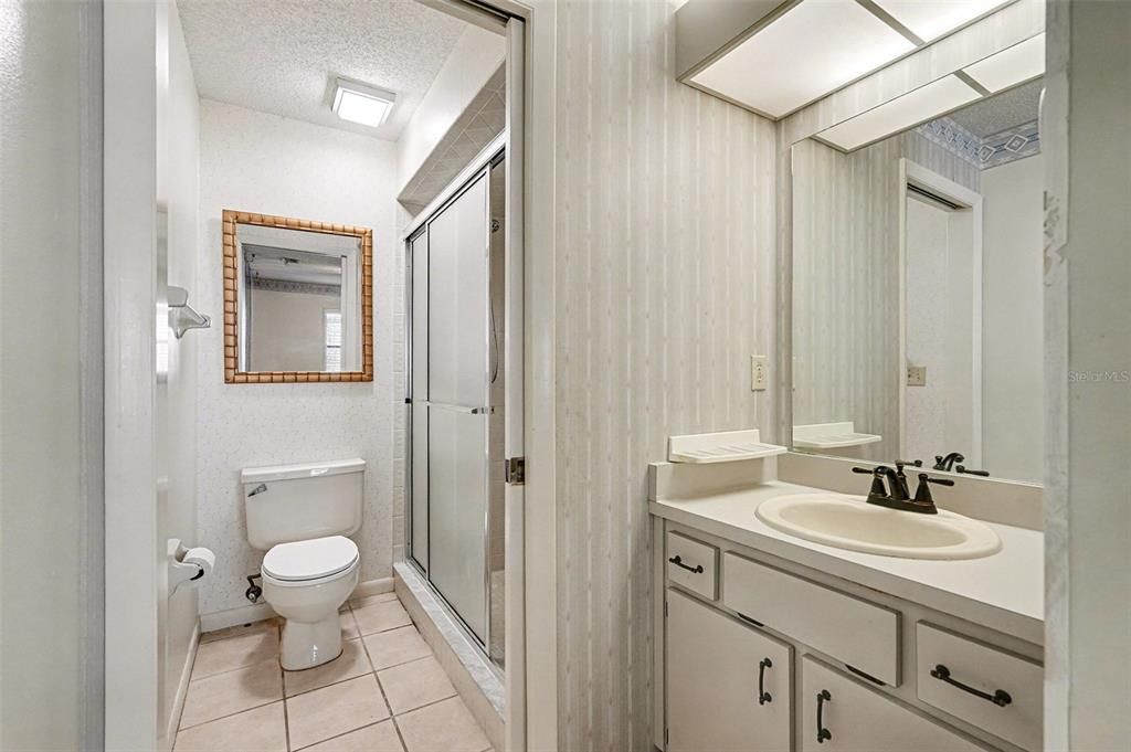 На продажу: $159,900 (2 спален, 2 ванн, 1094 Квадратных фут)