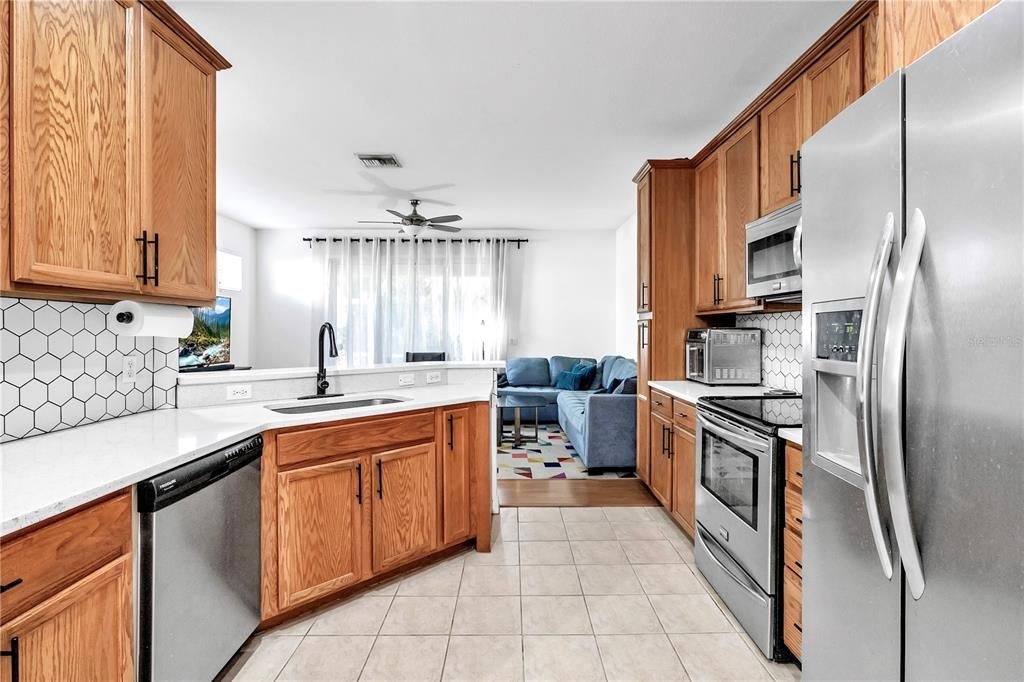 На продажу: $230,000 (3 спален, 2 ванн, 1608 Квадратных фут)