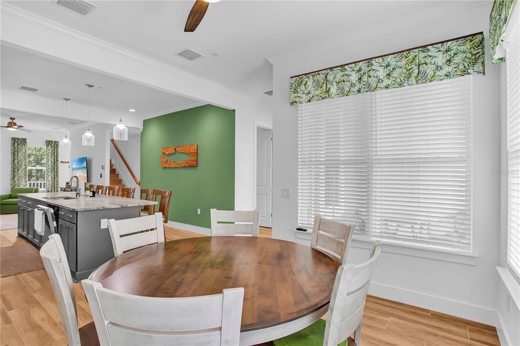 En Venta: $995,000 (4 camas, 3 baños, 2298 Pies cuadrados)
