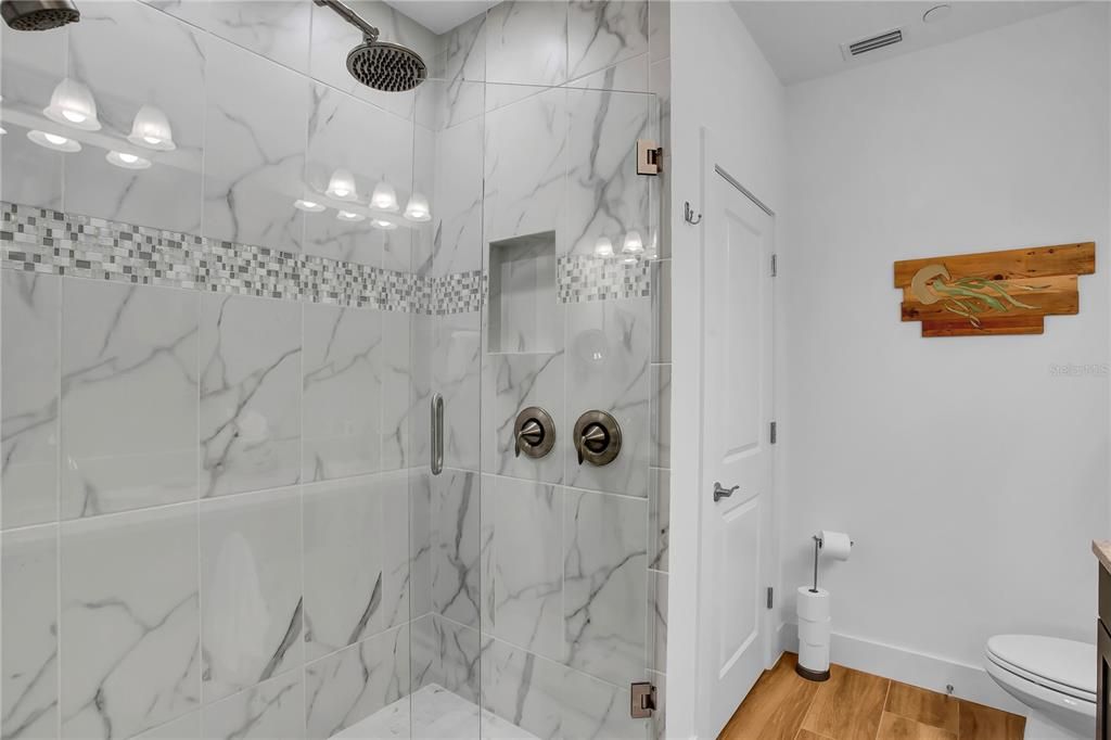 En Venta: $995,000 (4 camas, 3 baños, 2298 Pies cuadrados)