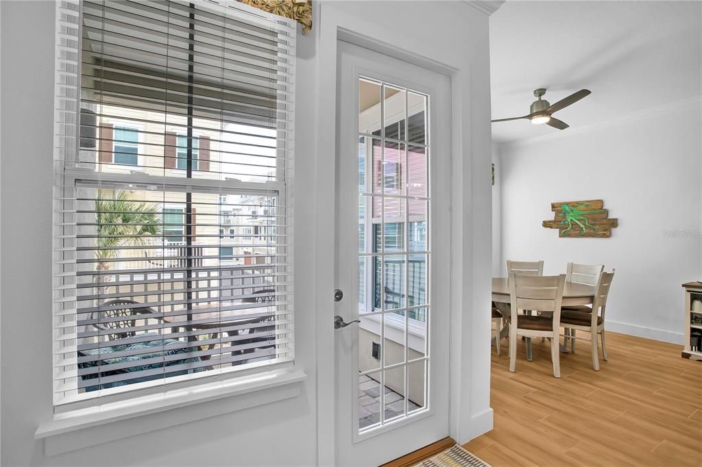 En Venta: $995,000 (4 camas, 3 baños, 2298 Pies cuadrados)