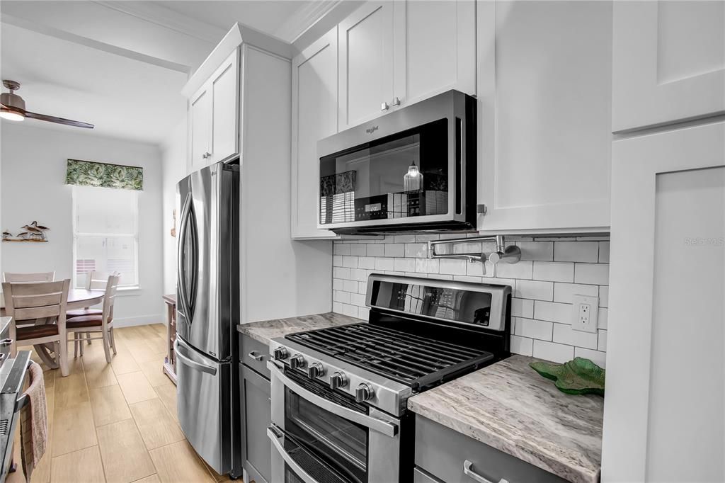 En Venta: $995,000 (4 camas, 3 baños, 2298 Pies cuadrados)