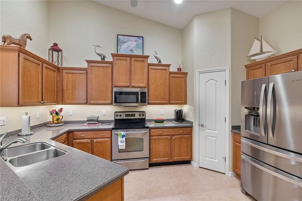 В аренду: $3,900 (3 спален, 2 ванн, 1477 Квадратных фут)