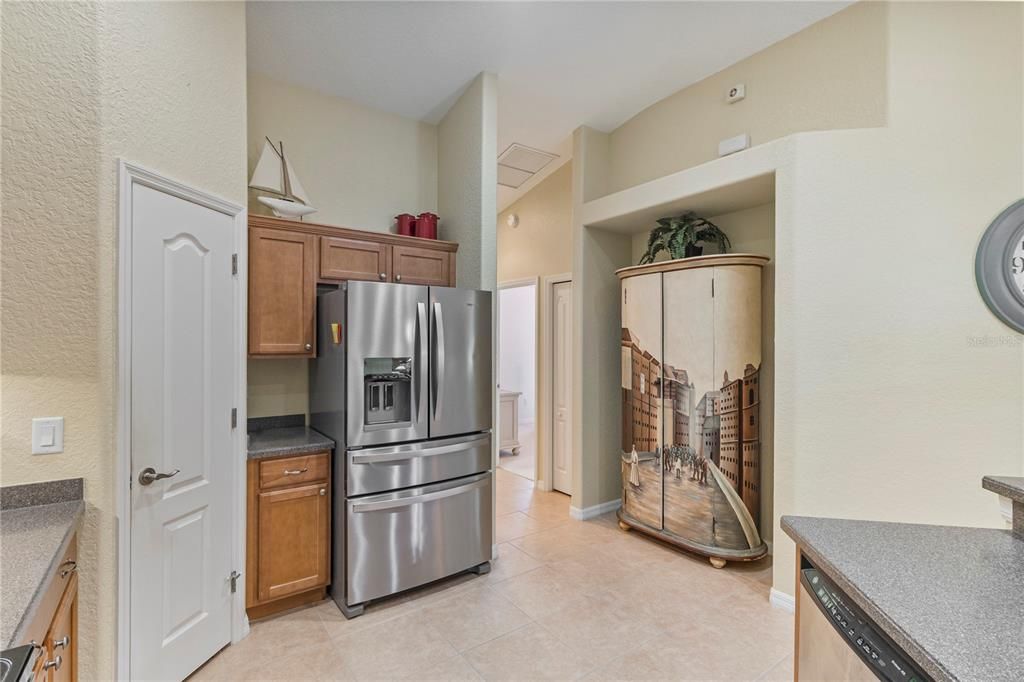 В аренду: $3,900 (3 спален, 2 ванн, 1477 Квадратных фут)