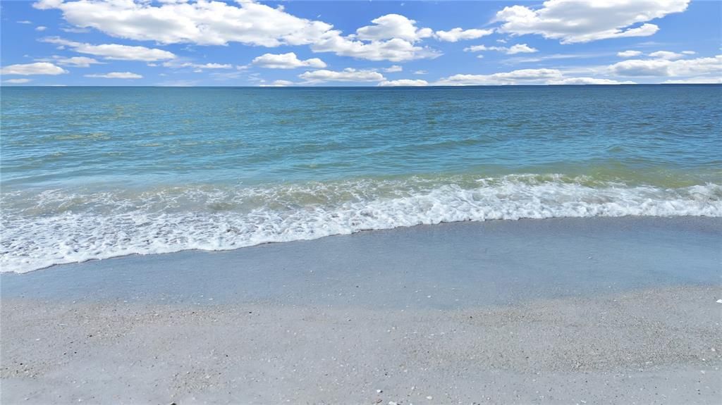 待售: $900,000 (0.45 acres)