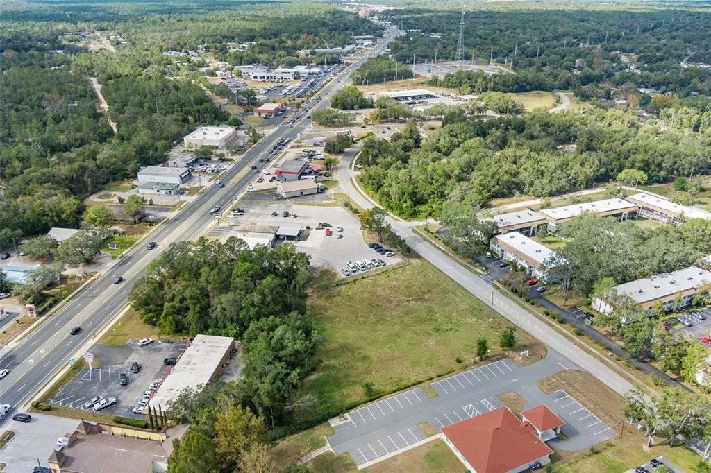 На продажу: $400,000 (0.67 acres)
