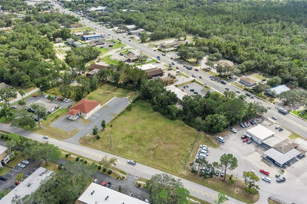 На продажу: $400,000 (0.67 acres)