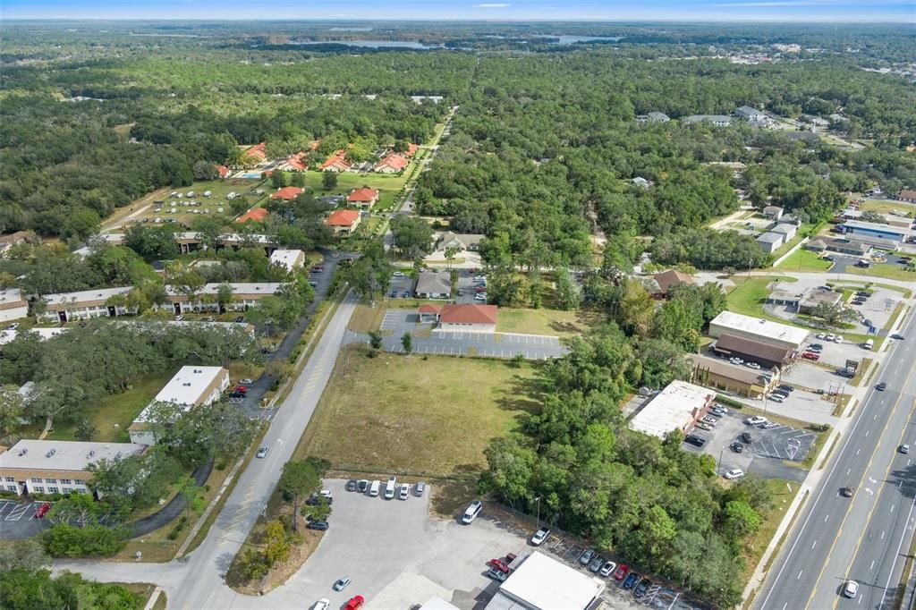 На продажу: $400,000 (0.67 acres)