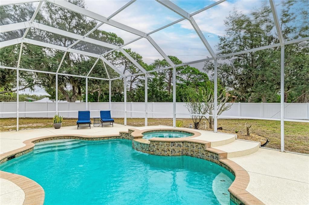 Activo con contrato: $600,000 (4 camas, 2 baños, 2736 Pies cuadrados)